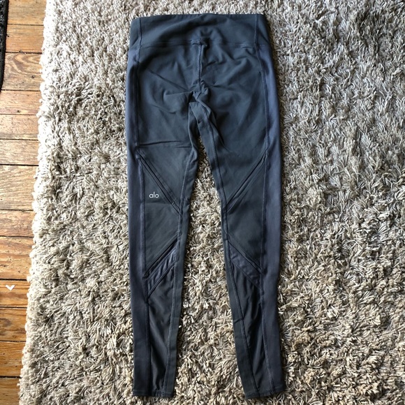 Alo Yoga Leggings - Picture 2 of 5